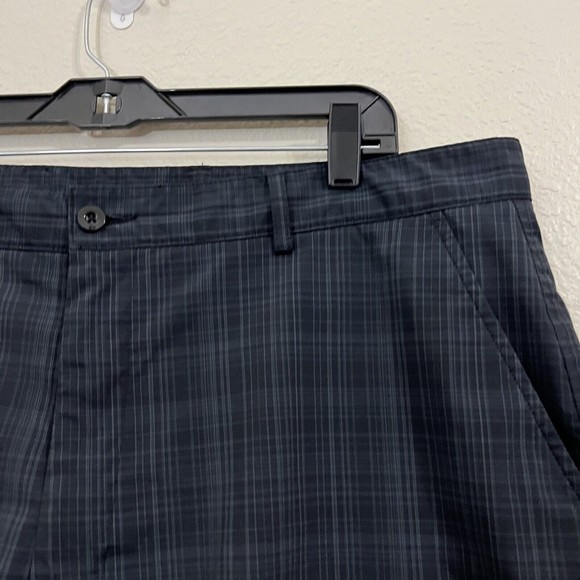 Bolle Tech Golf Mens Shorts Size 40 Active Plaid Black Gray - Picture 3 of 8